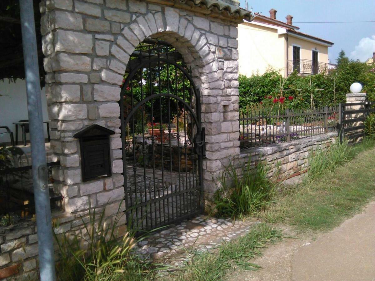 Apartman Studio Legovic Apartment *