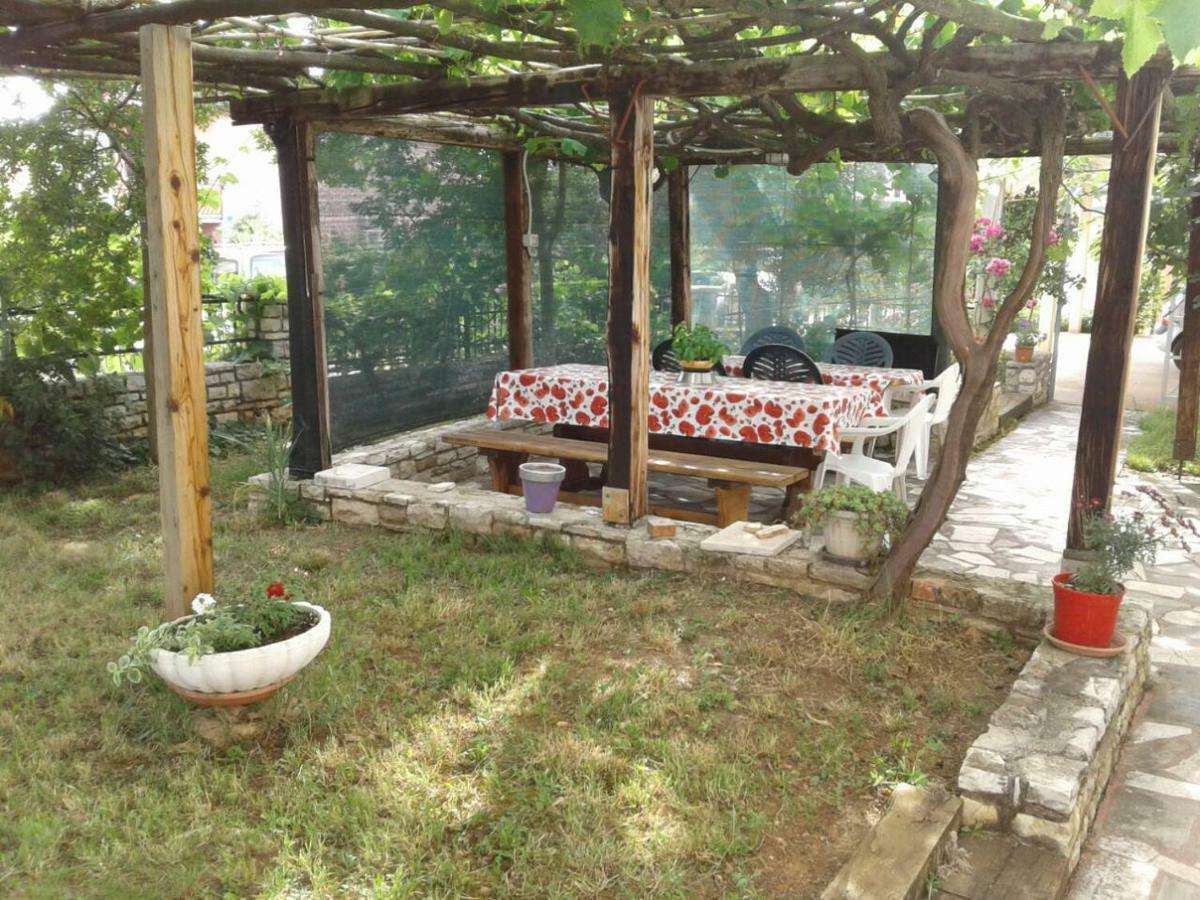 Apartman Studio Legovic Apartment *